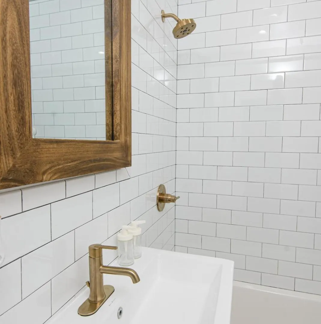 아파트 Bright & Spacious 3-Bedroom In Vibrant Bushwick! 뉴욕
