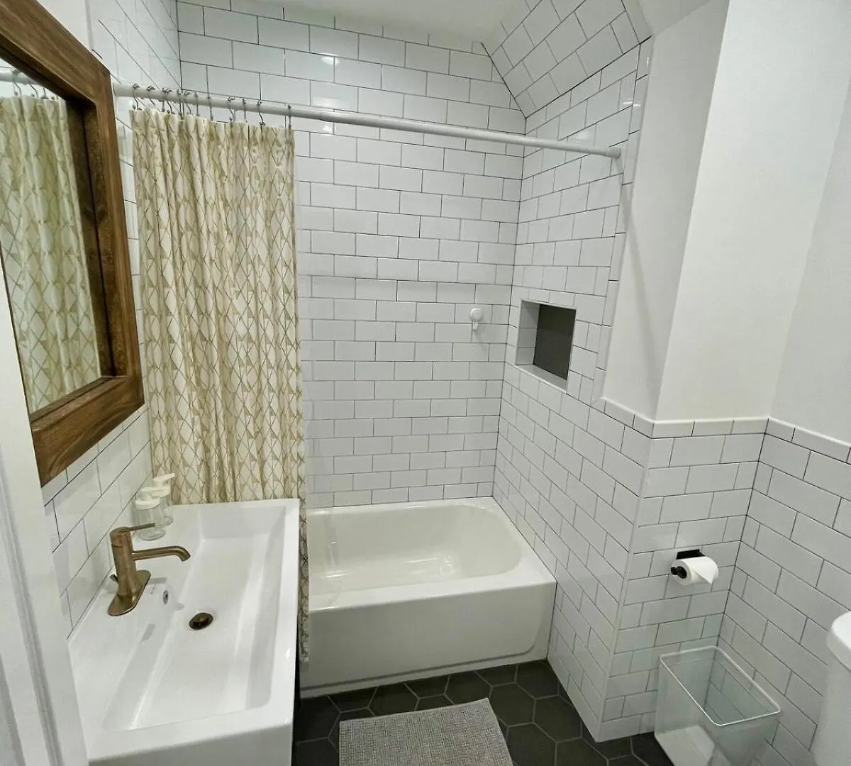 Bright & Spacious 3-Bedroom In Vibrant Bushwick! 뉴욕 미국